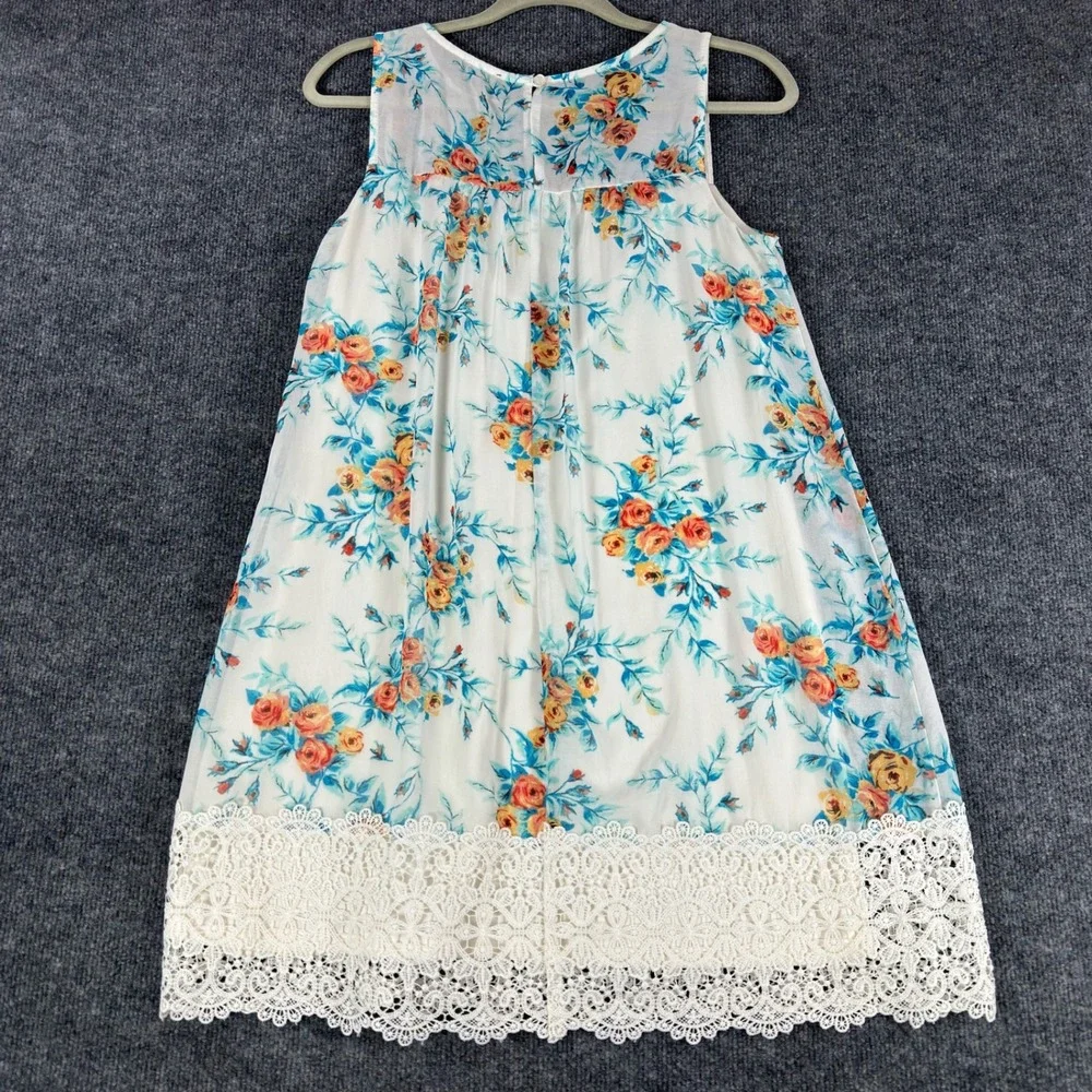 Lily Rose charming sleeveless